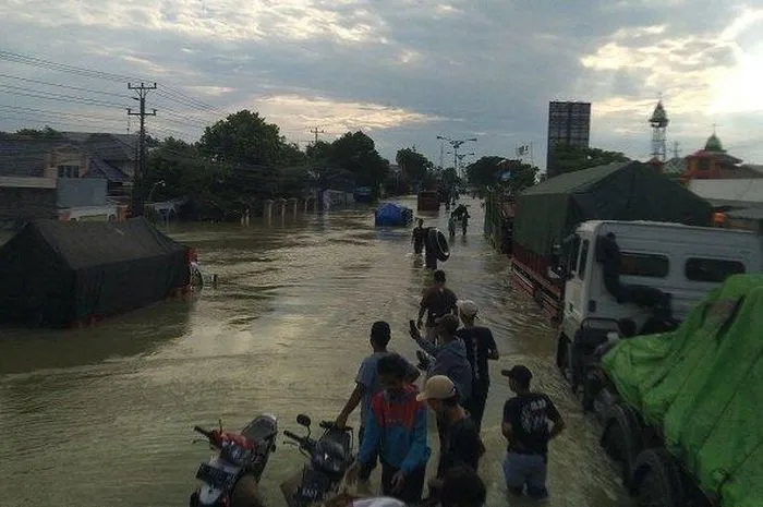 Jalur Pantura Demak-Kudus Terendam Banjir, Rekomendasi Rute Yang Bisa Di Gunakan Dari Semarang Bisa Di Coba