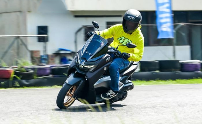 Test ride Yamaha NMAX Turbo di Sirkuit Sentul, saat masuk tikungan dan Y-Shift ditekan bisa digunakan sebagai engine brake, ada sensasi seperti turun gigi di motor konvensional